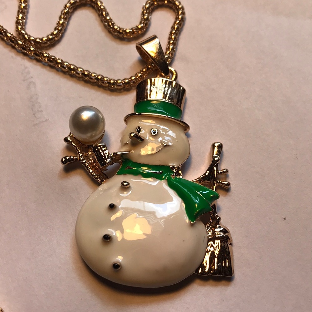 Snowman with pearl necklace